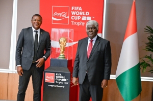 Le trophée de la Coupe du monde de football fait escale à Abidjan