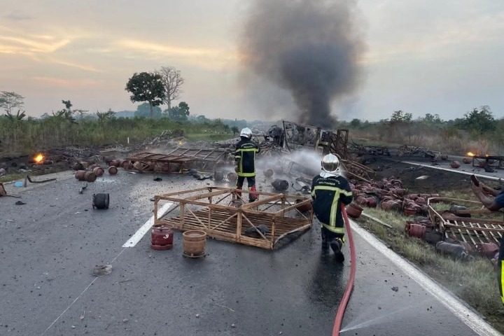 Côte d’Ivoire. Un camion chargé de bouteilles de gaz explose et fait deux morts
